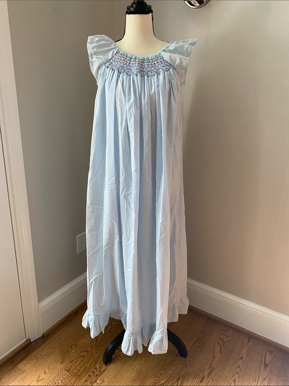 Vintage cotton blend smocked capped sleeve maxi nightgown dressing gown smocked